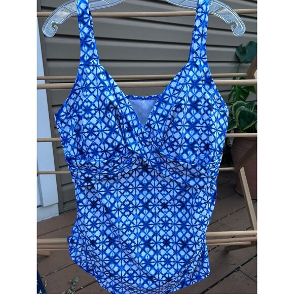 Lands' End Women's Size 16 Blue White Print Tummy Control Ruched Swimwear Top - Picture 1 of 10